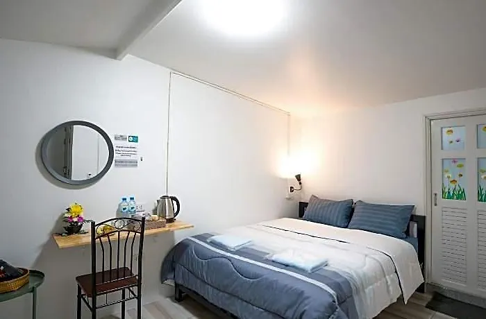 D-hub Hotel 2*