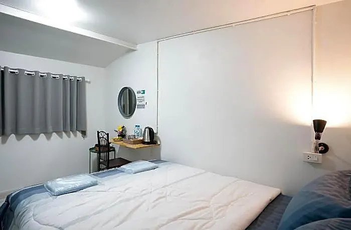 D-hub Hotel 2*