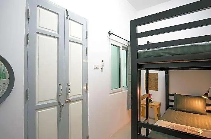 D-hub Hotel 2*