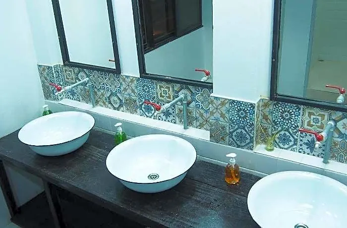 Hotel D-hub 2*